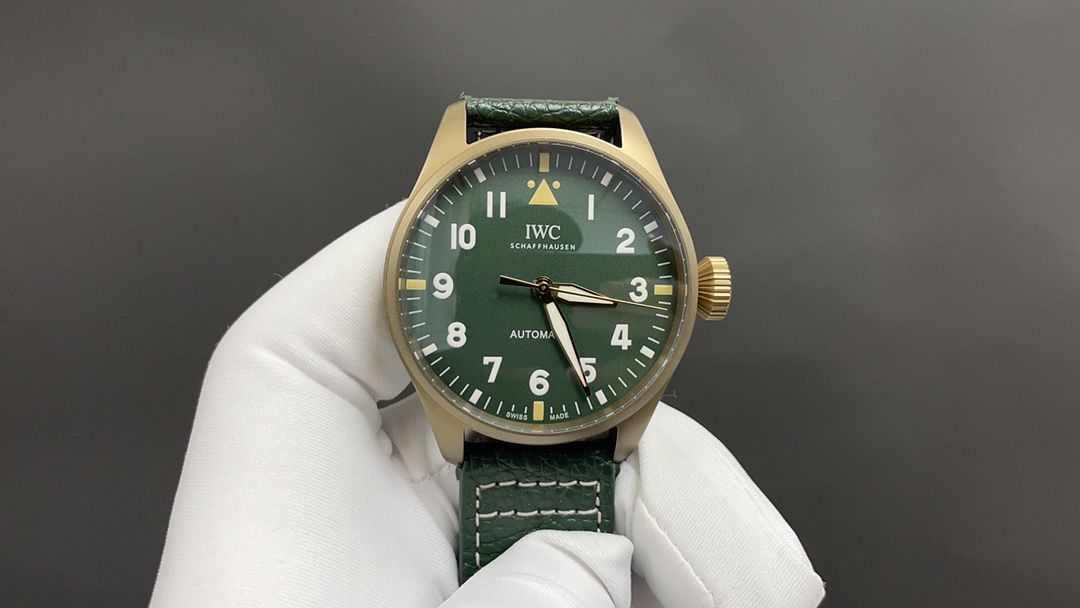 0-539.jpg IWC Big Pilot 43mm Super Clone Watch with Premium Calfskin Strap 1127498239 - front view | IWC