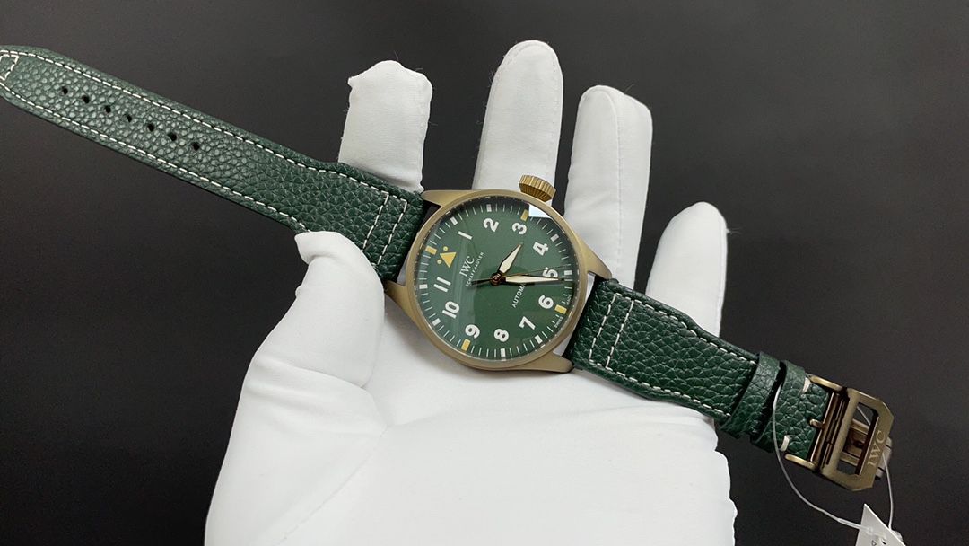 1-539.jpg IWC Big Pilot 43mm Super Clone Watch with Premium Calfskin Strap 1127498239 - side view | IWC